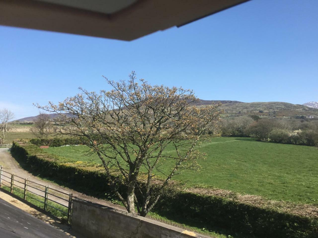 Tyddyn Perthi Farm Villa Llanberis Kültér fotó